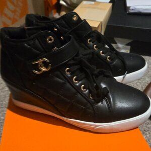 Black wedge sneakers